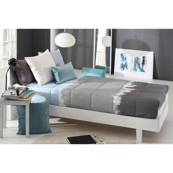 Set Cuvertura matlasata fixa Thompson AG si 1 perna decorativa, Reig Marti, gri, pentru pat de 90 cm x 200 cm Set Cuvertura matlasata fixa Thompson AG si 1 perna decorativa, Reig Marti, gri, pentru pat de 90 cm x 200 cm