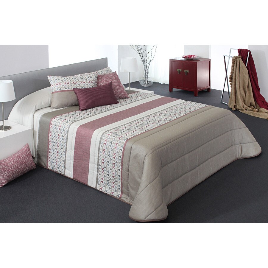 Set Cuvertura matlasata Forbes si 2 perne decorative, Reig Marti, mov, dimensiune 235 cm x 270 cm