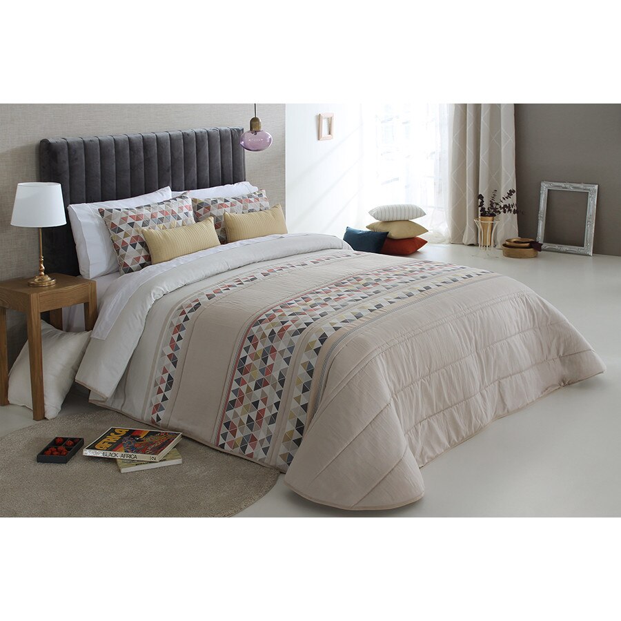 Set Cuvertura matlasata Faith si 2 perne decorative, Reig Marti, bej, dimensiune 235 cm x 270 cm