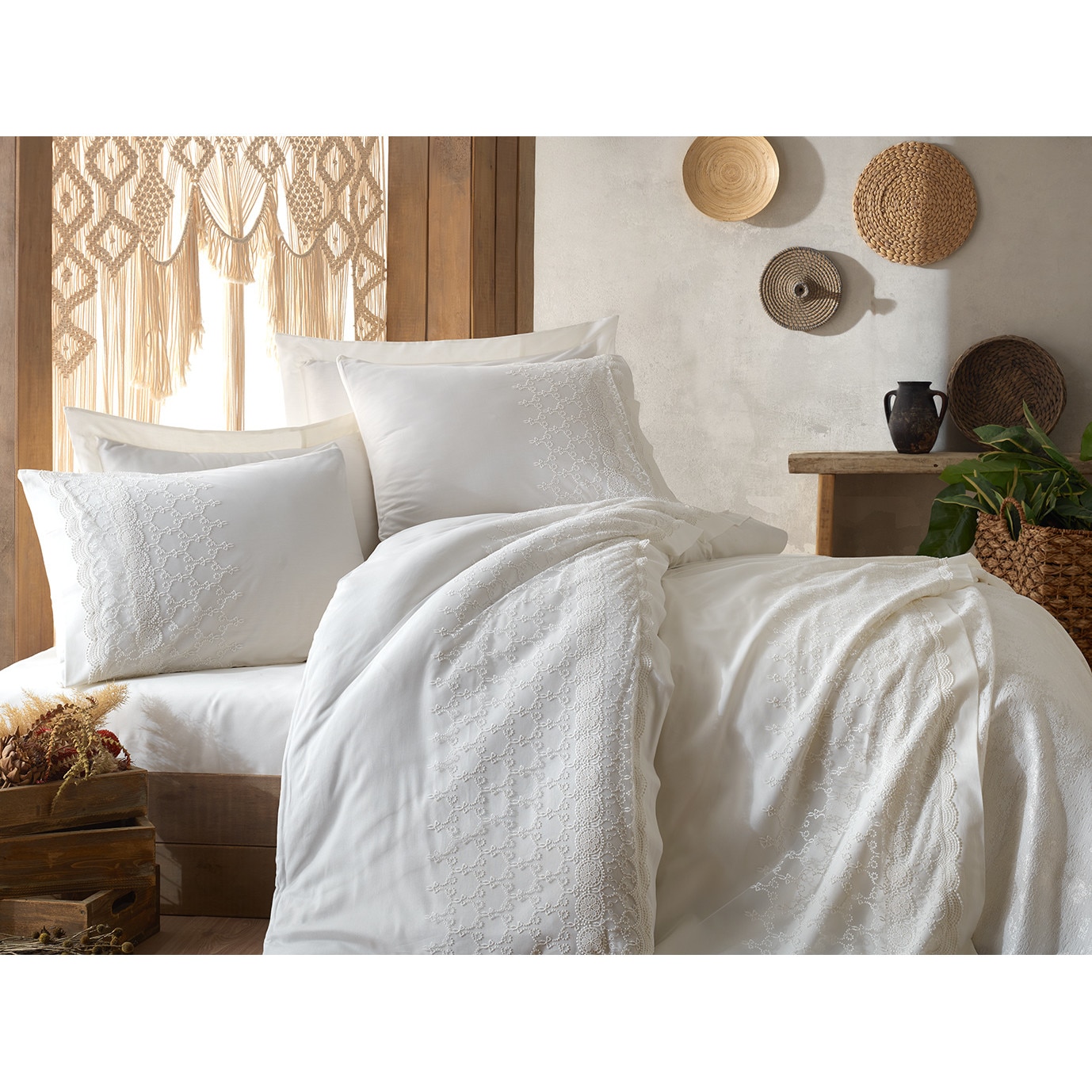 Set Lenjerie de pat Ipek cu broderie aplicata, cuvertura pat si lenjerie de pat, de lux, 200x220 / 50x70, 100% bumbac