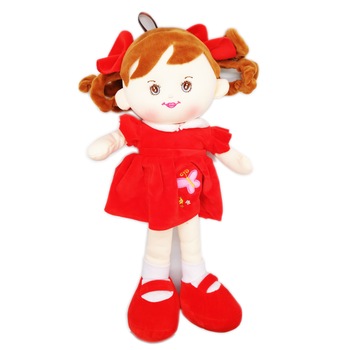 Papusa de Plus ADA, 40cm, in rochita rosie cu fluturas si fundite in par, care canta in limba romana Papusa de Plus ADA, 40cm, in rochita rosie cu fluturas si fundite in par, care canta in limba romana