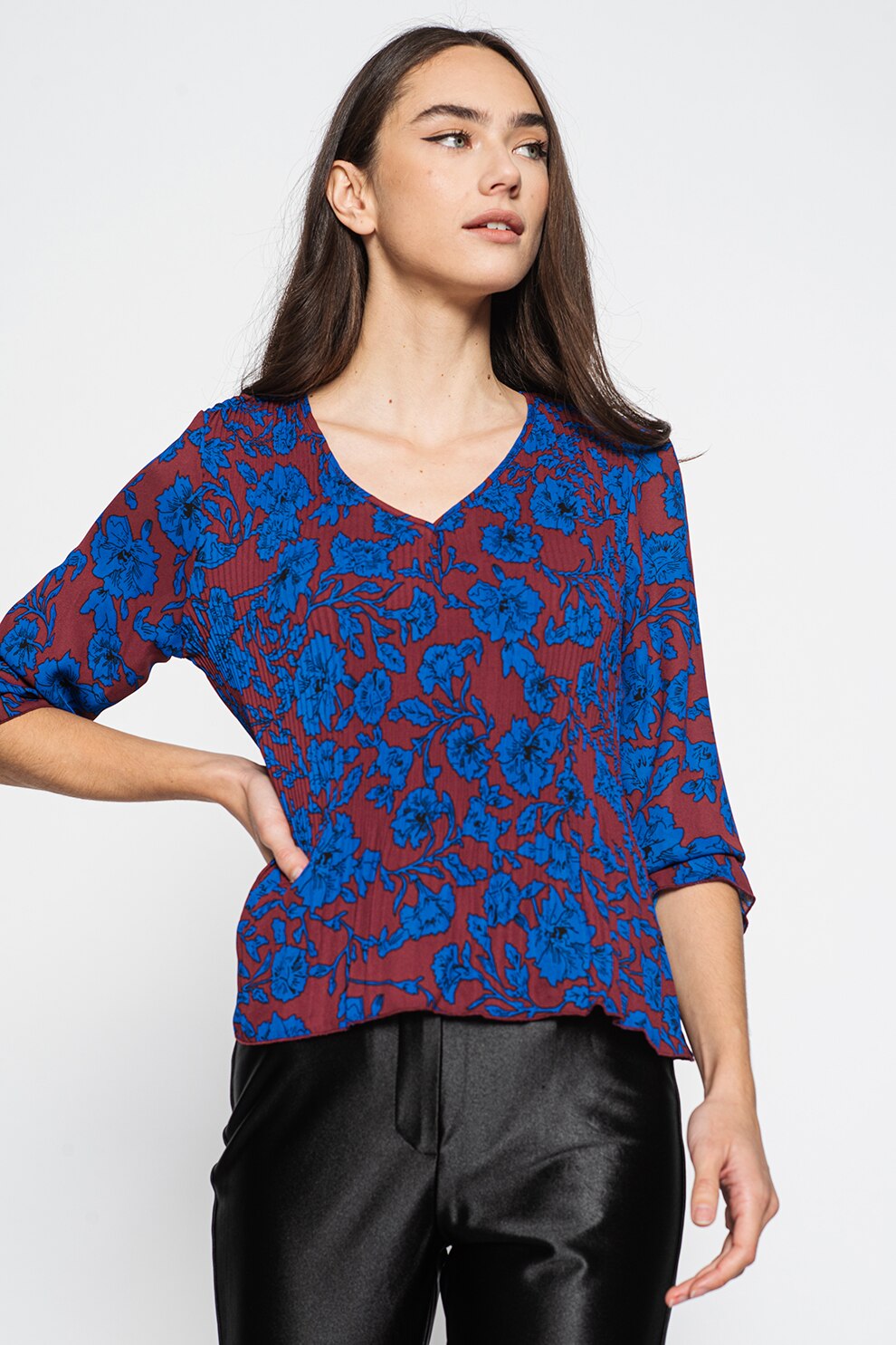 Vero Moda, Bluza cu decolteu in V si model floral Vilma, Albastru royal/Rosu