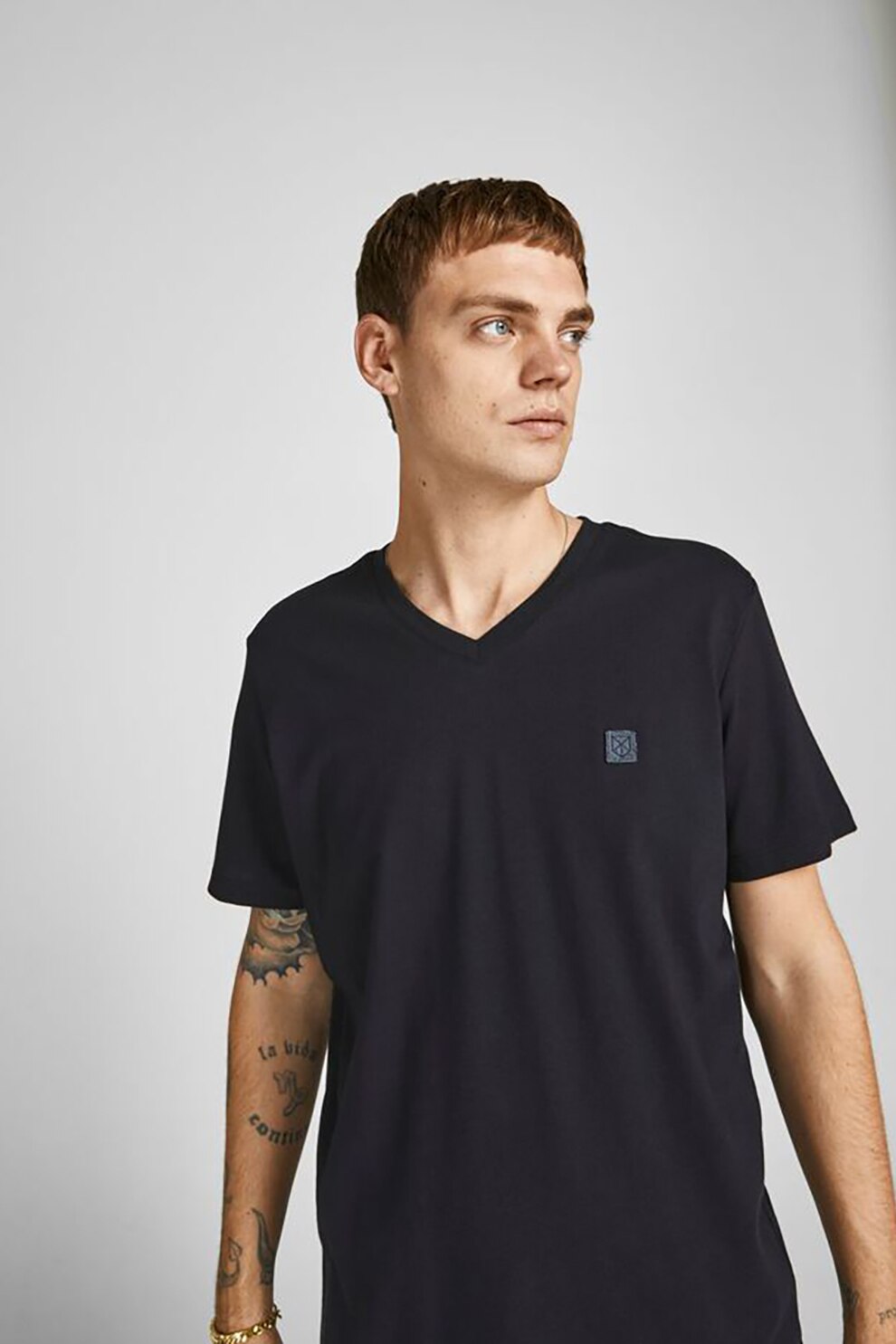 Jack&Jones, Tricou din bumbac cu decolteu in V si detaliu discret pe piept, Negru