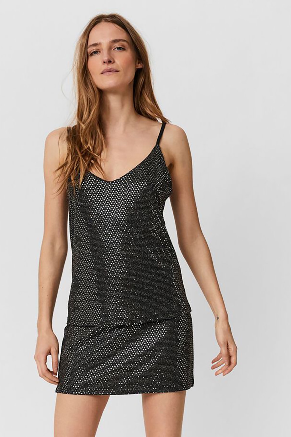 Vero Moda, Top cu decolteu in V si aspect stralucitor, Negru