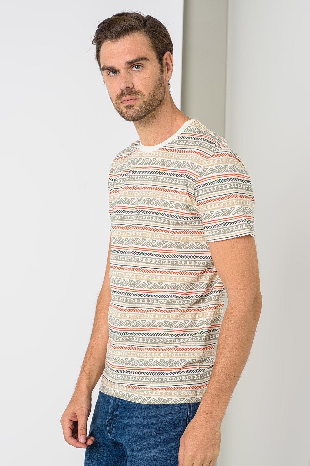 Jack&Jones, Tricou cu decolteu la baza gatului cu imprimeu Daxton, Alb/rosu/kaki