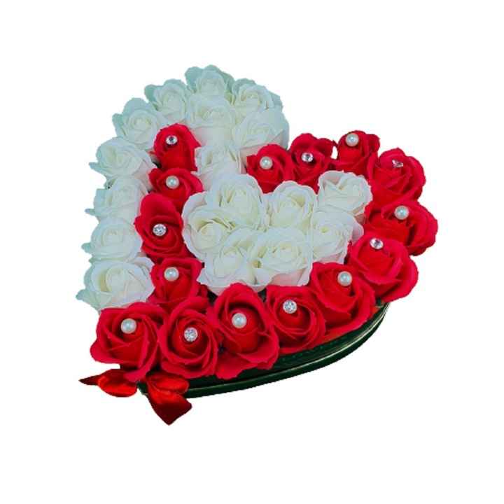 Флорална аранжировка сърце с 33 червени и бели рози с аромат на сапун