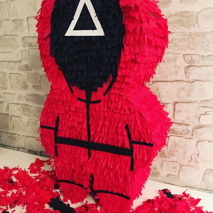 Pinata squid game 60 cm cu bata si confetti