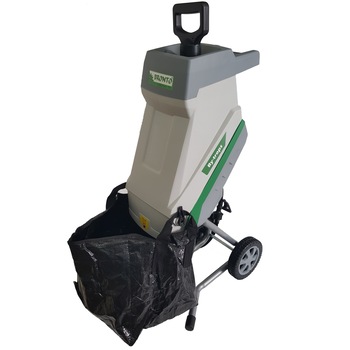 Tocator crengi electric BRONTO By-trops, 2500 W, grosime crengi 45 mm, capacitate colectare 45 l Tocator crengi electric BRONTO By-trops, 2500 W, grosime crengi 45 mm, capacitate colectare 45 l