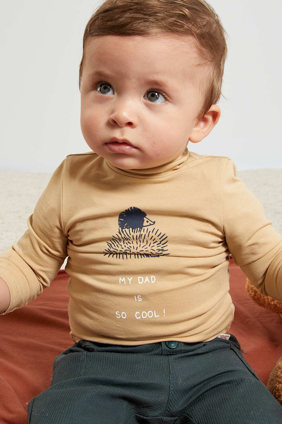 KIABI, Bluza cu guler inalt si imprimeu text, Bej