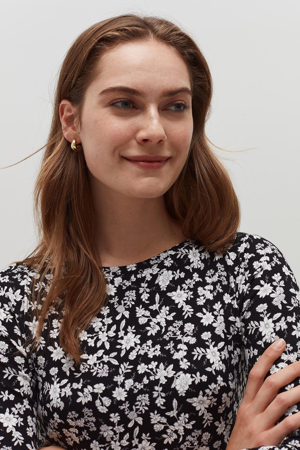 OVS, Bluza cu decolteu la baza gatului si imprimeu floral, Negru/Alb