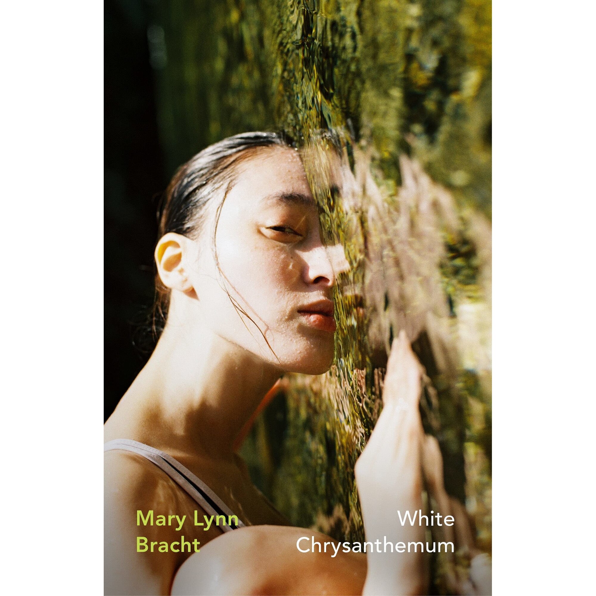 White Chrysanthemum - Mary Lynn Bracht, editia 2021