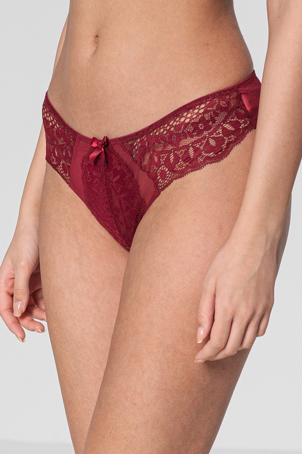 Hunkemoller, Chiloti brazilieni de dantela, Visiniu