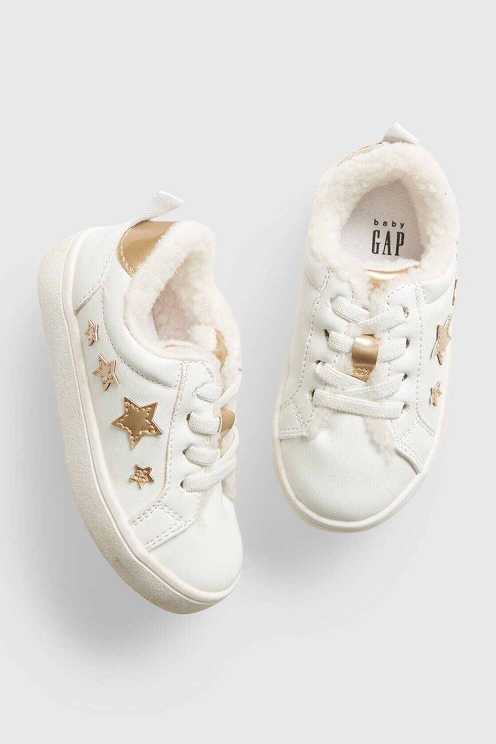 GAP, Pantofi sport low-top de piele ecologica cu aplicatii in forma de stea, Alb/Auriu