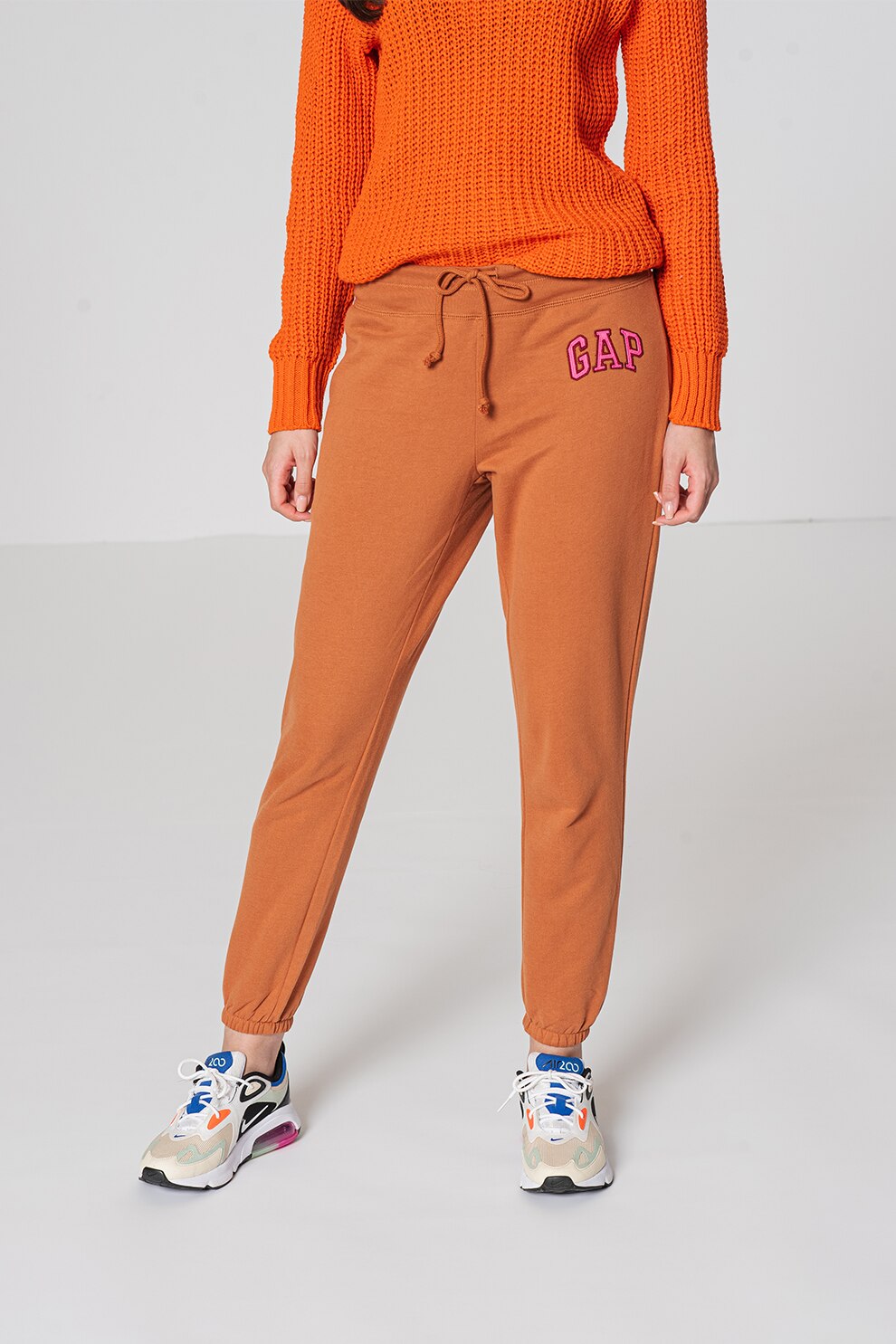 GAP, Pantaloni sport cu logo brodat, Scortisoara