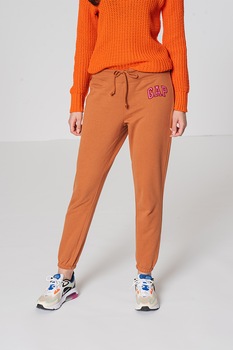GAP, Pantaloni sport cu logo brodat, Scortisoara GAP, Pantaloni sport cu logo brodat, Scortisoara