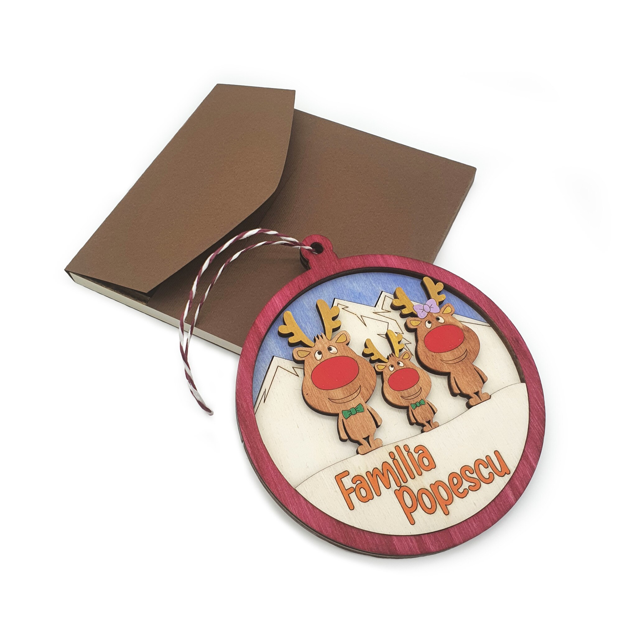 Glob Craciun familie, pictat manual, lemn, 11 cm, rotund, cu snur si cutie incluse