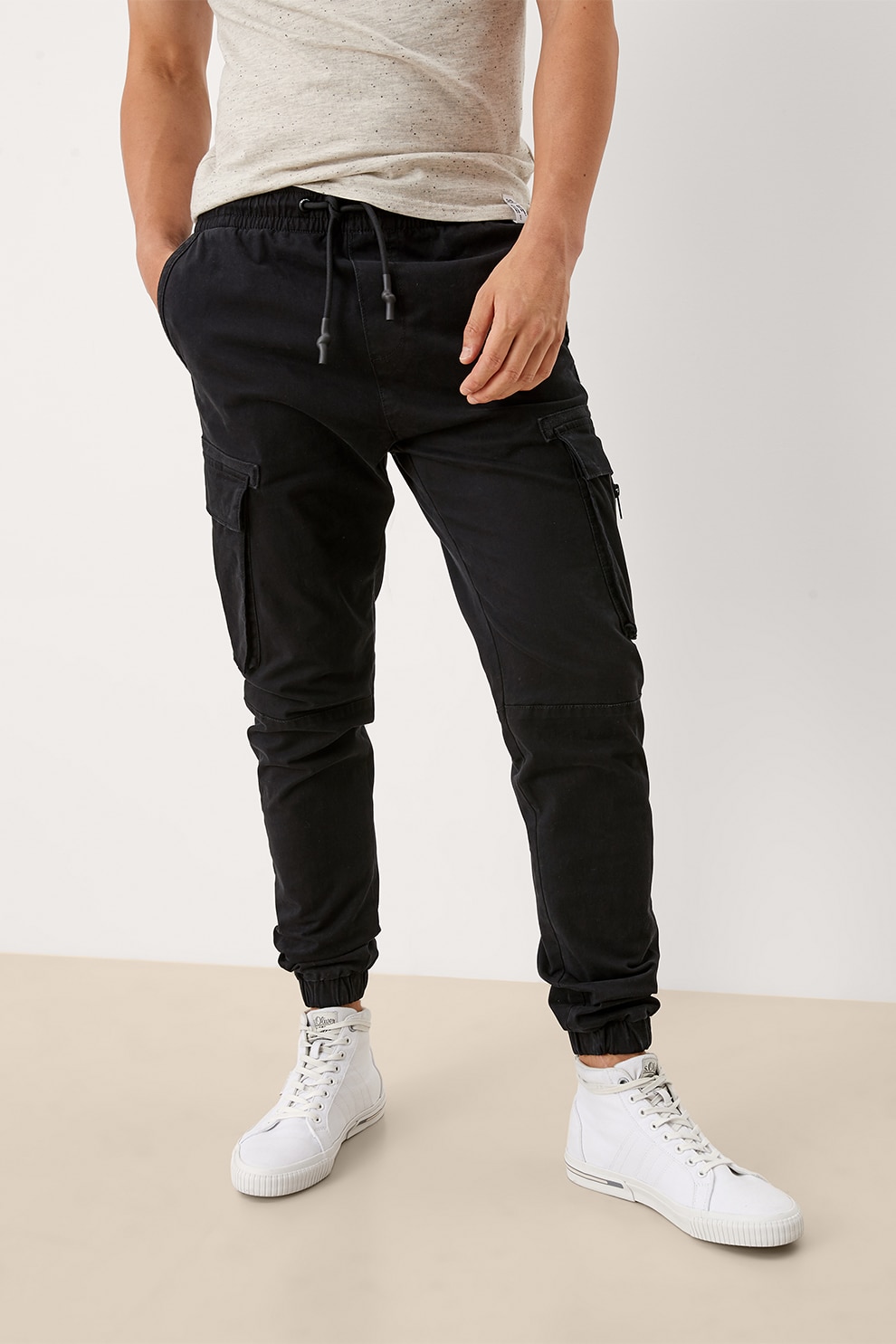 s.Oliver, Pantaloni jogger cargo, Negru stins