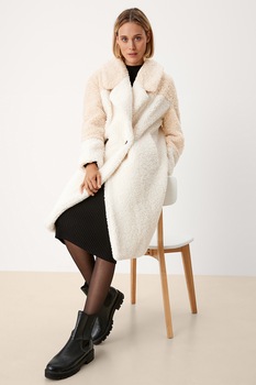 s.Oliver, Palton din blana sintetica cu revere decupate, Alb prafuit/Roz piersica s.Oliver, Palton din blana sintetica cu revere decupate, Alb prafuit/Roz piersica