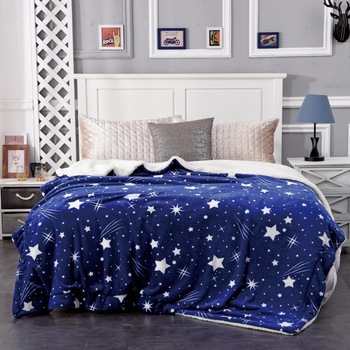 Patura cocolino pat dublu cu blanita House model comete bleumarin/alb, 200x230cm Patura cocolino pat dublu cu blanita House model comete bleumarin/alb, 200x230cm