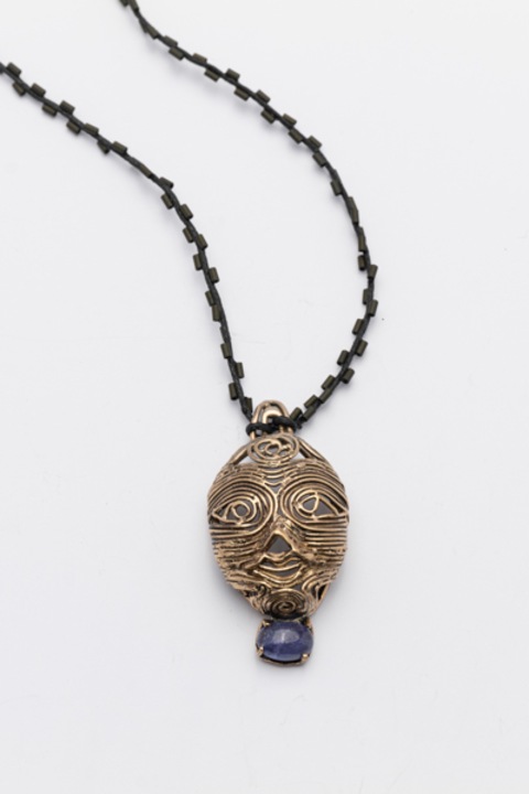 Pandantiv masca bronz, cu ametrin, model Hya