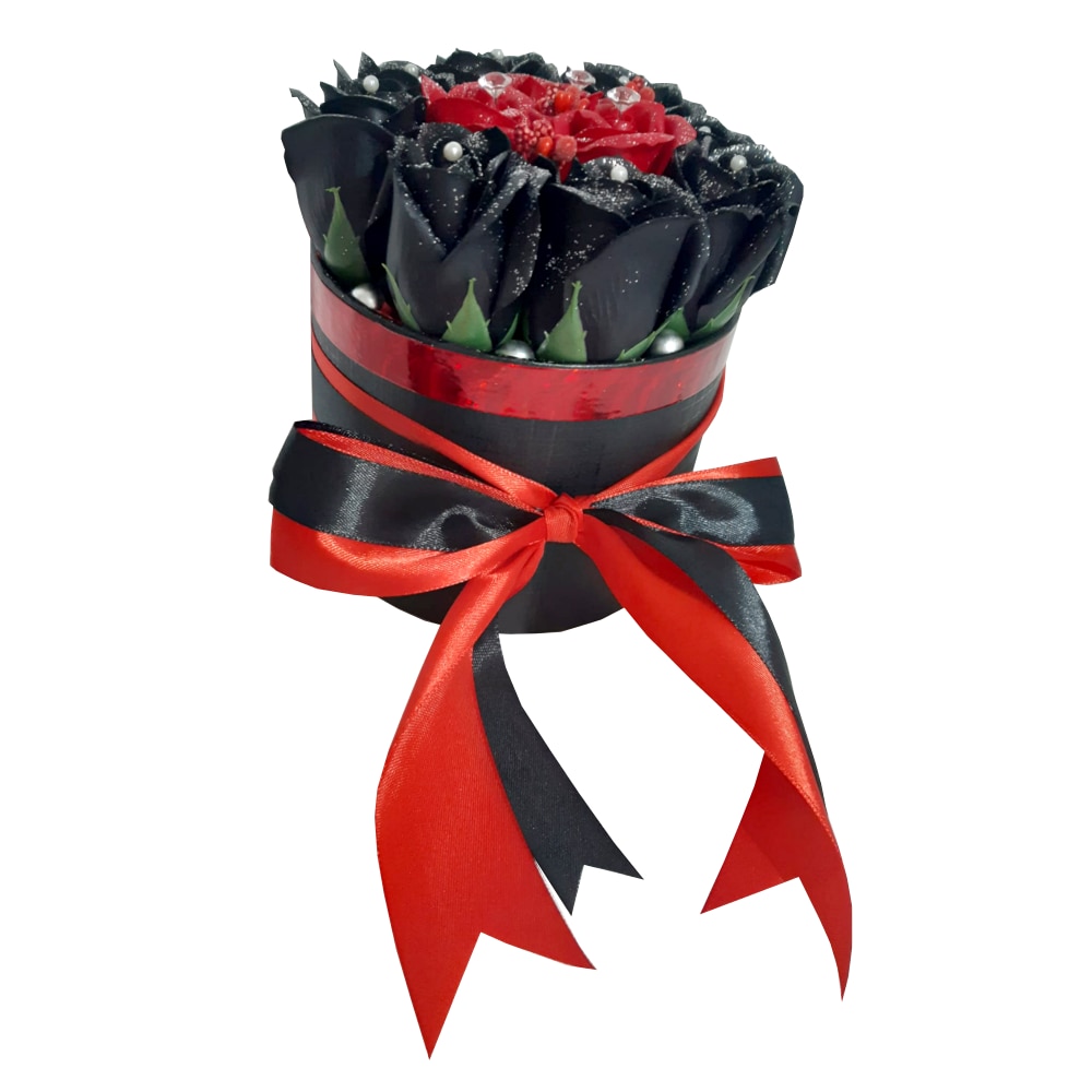 Aranjament floral , cutie trandafiri negru-rosu , Truly Vampire Countess , Halloween , Handmade Mihaela