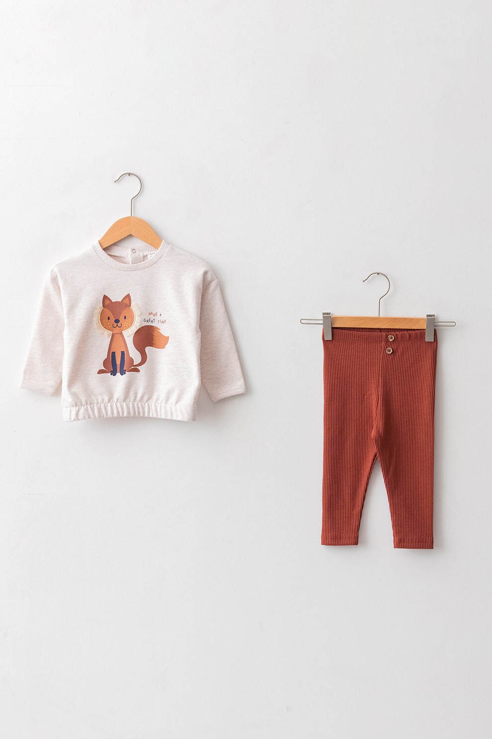 LC WAIKIKI, Set de colanti si bluza sport cu imprimeu, 2 piese, Alb fildes/Maro scortisoara