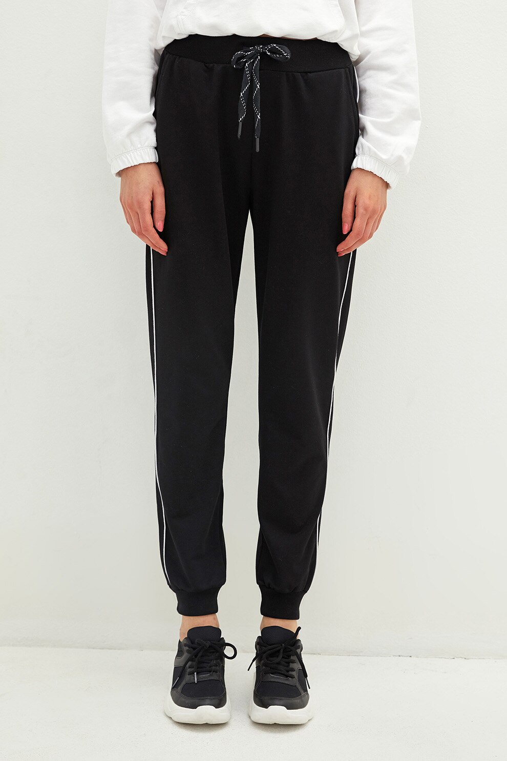 LC WAIKIKI, Pantaloni sport cu snur si banda laterala contrastanta, Negru, XL