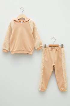 LC WAIKIKI, Hanorac cu pantaloni sport, cu insertii din blana sherpa, Roz piersica LC WAIKIKI, Hanorac cu pantaloni sport, cu insertii din blana sherpa, Roz piersica