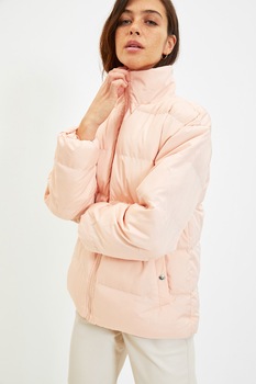 Trendyol, Geaca supradimensionata cu vatelina si guler inalt, Piersica Trendyol, Geaca supradimensionata cu vatelina si guler inalt, Piersica