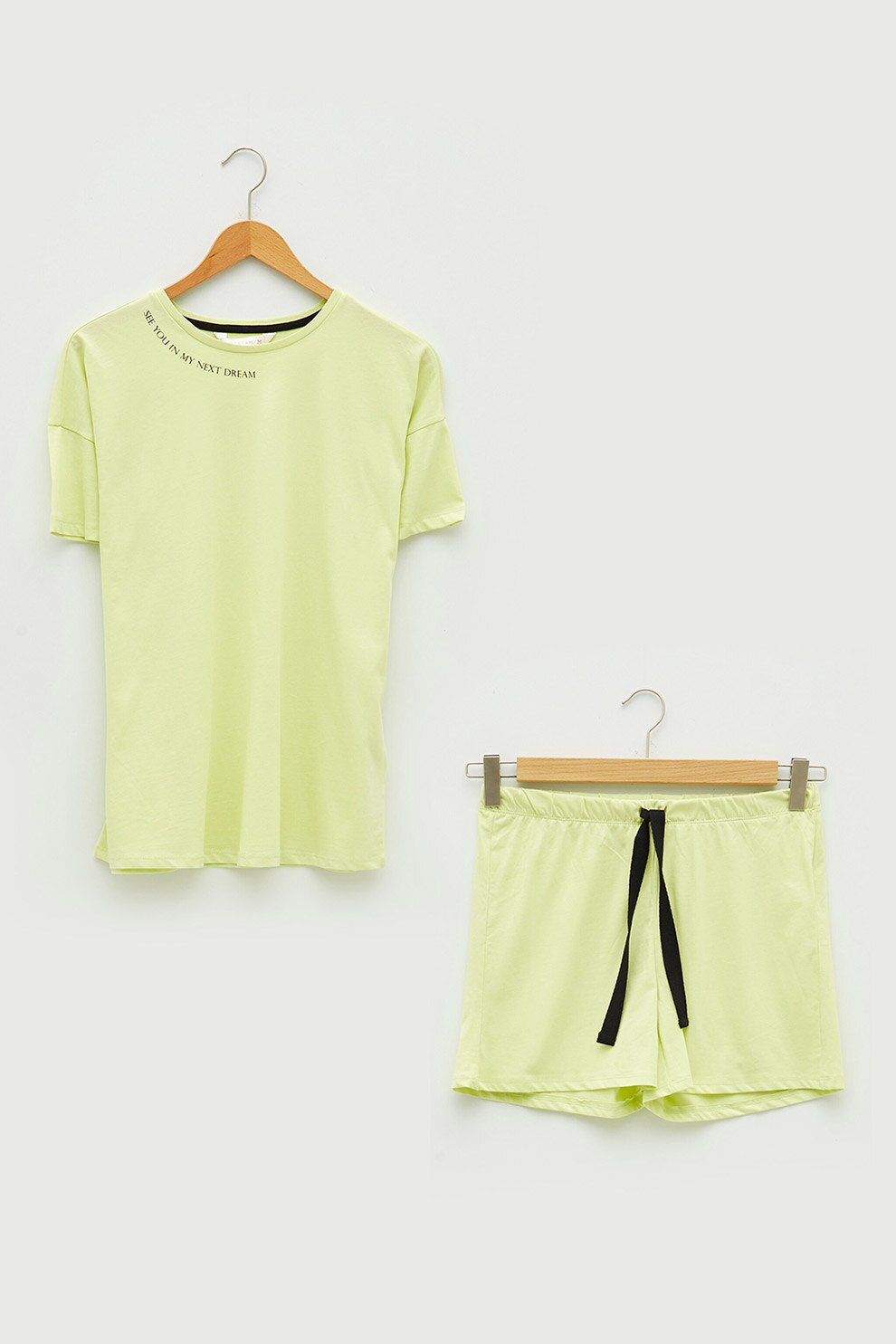 LC WAIKIKI, Pijama de bumbac cu pantaloni scurti si imprimeu text, Galben pai