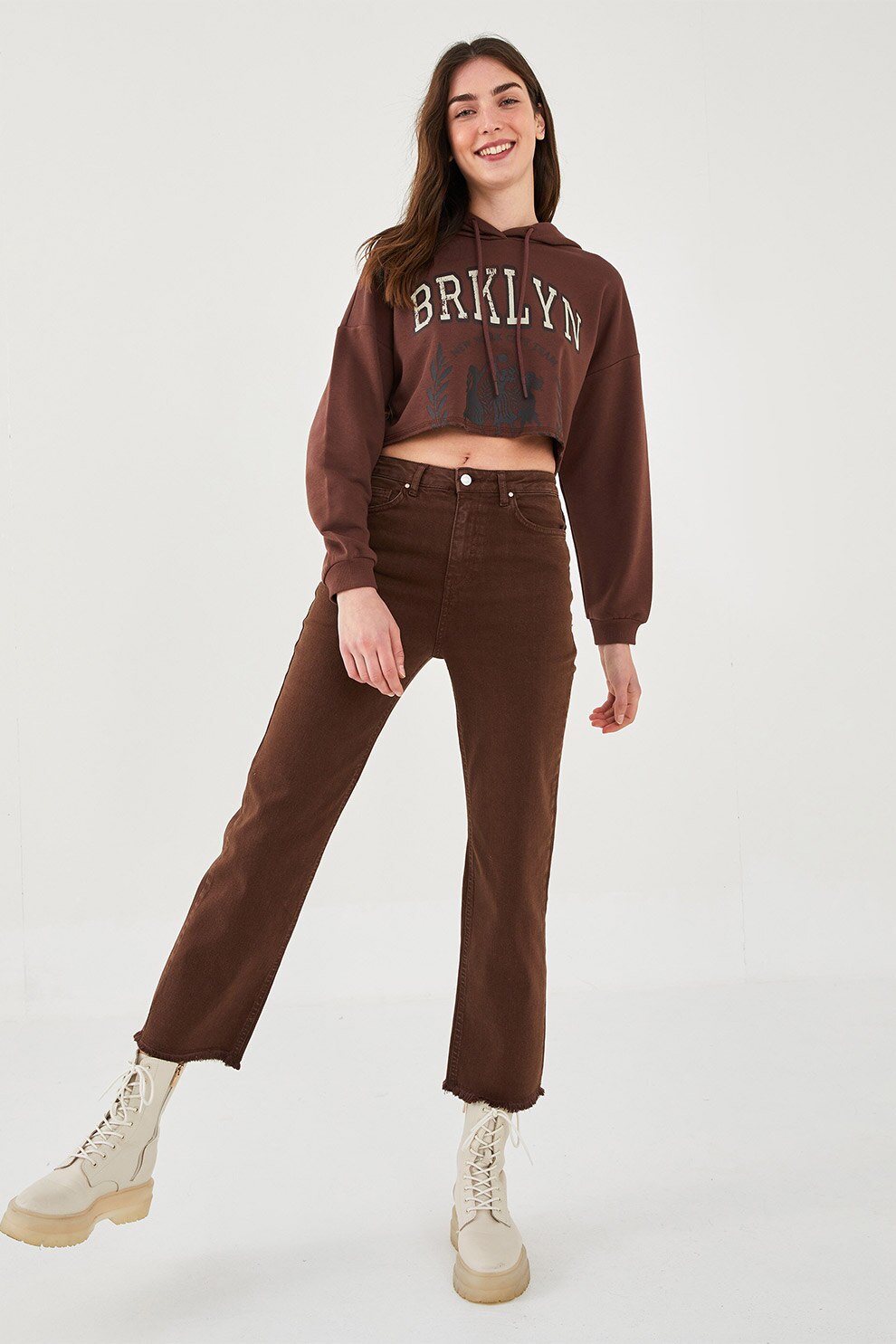 LC WAIKIKI, Hanorac crop cu imprimeu text, Maro coniac/Alb prafuit