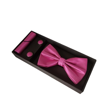 Set papion roz Fuchsia Mistery cu butoni si batista matase Set papion roz Fuchsia Mistery cu butoni si batista matase