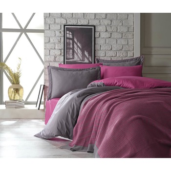 Set patura cu lenjerie din bumbac satinat Tuana Fucshia Dantela Home Colection pentru pat dublu, 200x220 / 50x70, delux Set patura cu lenjerie din bumbac satinat Tuana Fucshia Dantela Home Colection pentru pat dublu, 200x220 / 50x70, delux