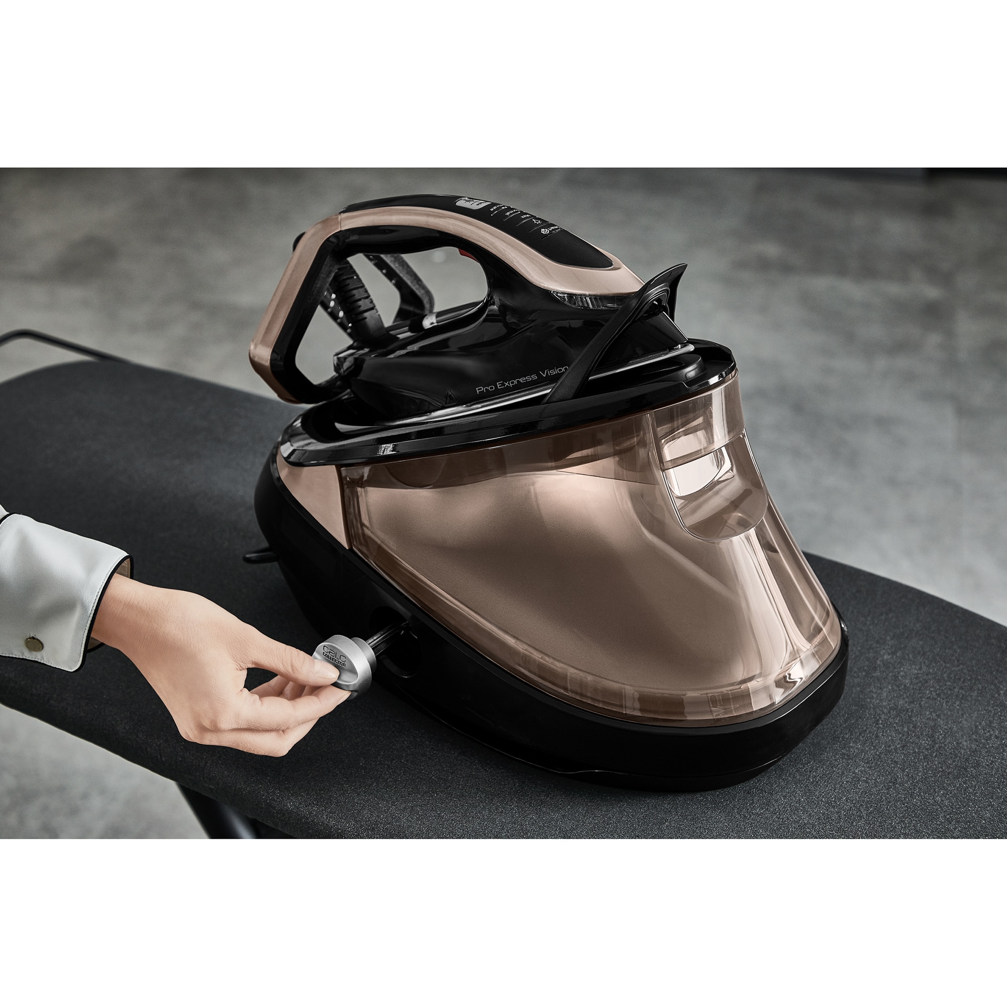 Statie de calcat cu boiler de inalta presiune Tefal Pro Express Vision GV9820E0, 9 bari, 3000 W, capacitate rezervor 1.1 l, jet abur 750 g/ min, varf iluminare LED, tehnologie Smart Steam, sistem antipicurare, talpa Durilium AirGlide Autoclean