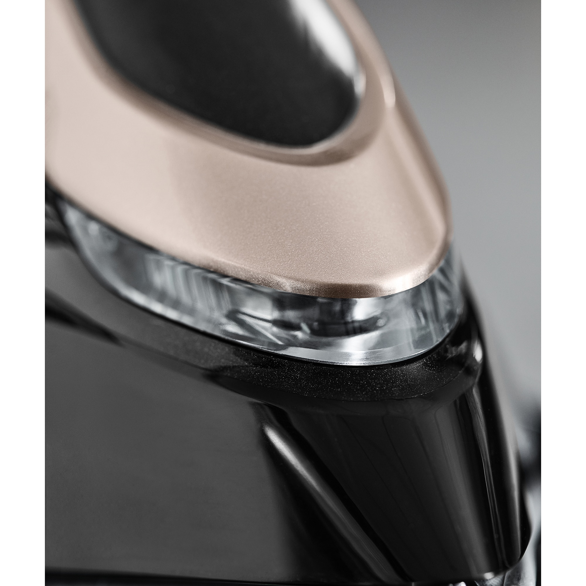 Statie de calcat cu boiler de inalta presiune Tefal Pro Express Vision GV9820E0, 9 bari, 3000 W, capacitate rezervor 1.1 l, jet abur 750 g/ min, varf iluminare LED, tehnologie Smart Steam, sistem antipicurare, talpa Durilium AirGlide Autoclean