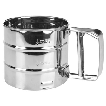 Ciur de faina sau zahar La Cucina, Inox, 10 cm, Argintiu Ciur de faina sau zahar La Cucina, Inox, 10 cm, Argintiu