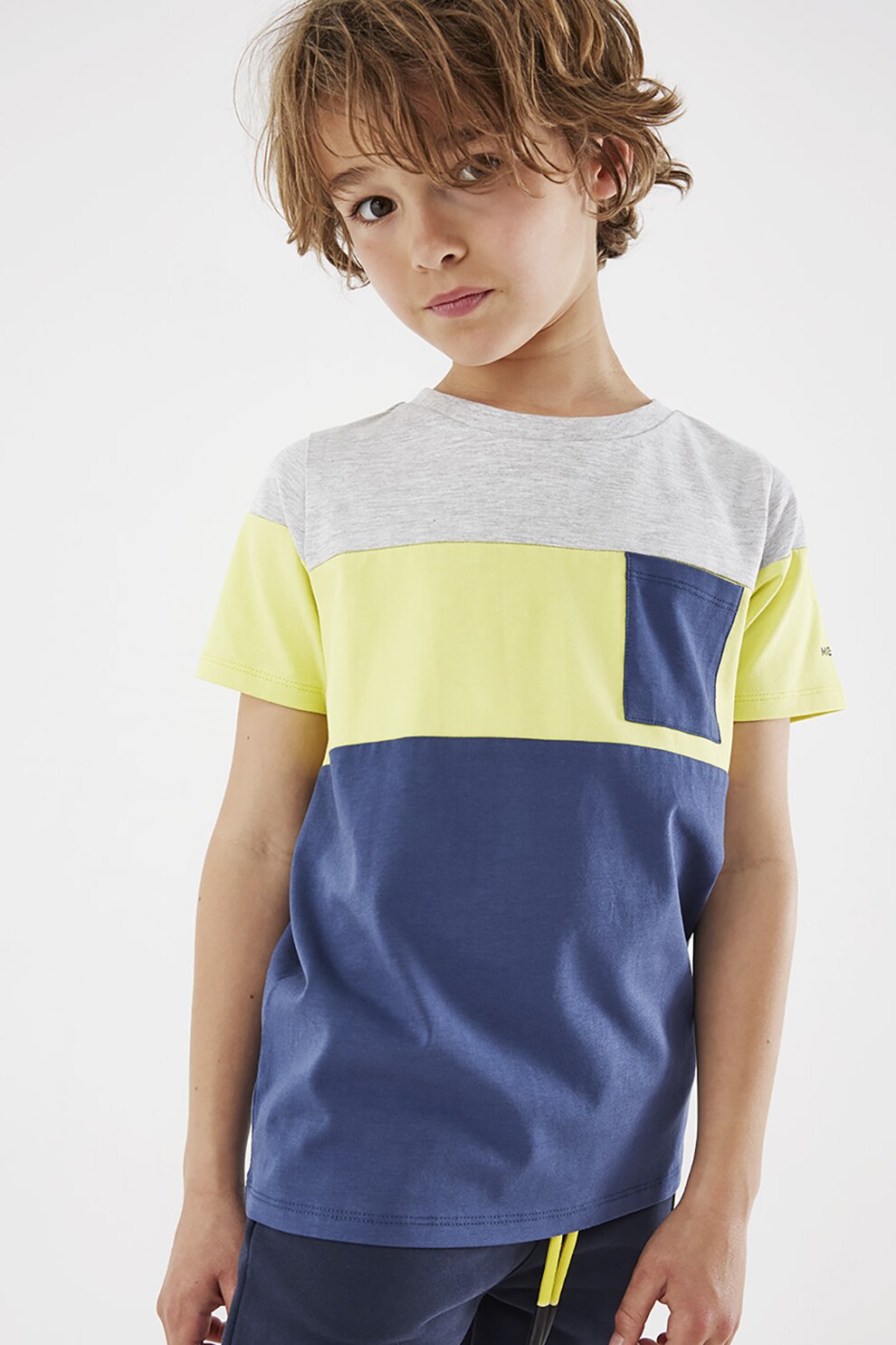 Mexx, Tricou cu decolteu la baza gatului si buzunar pe piept, Albastru/galben/gri