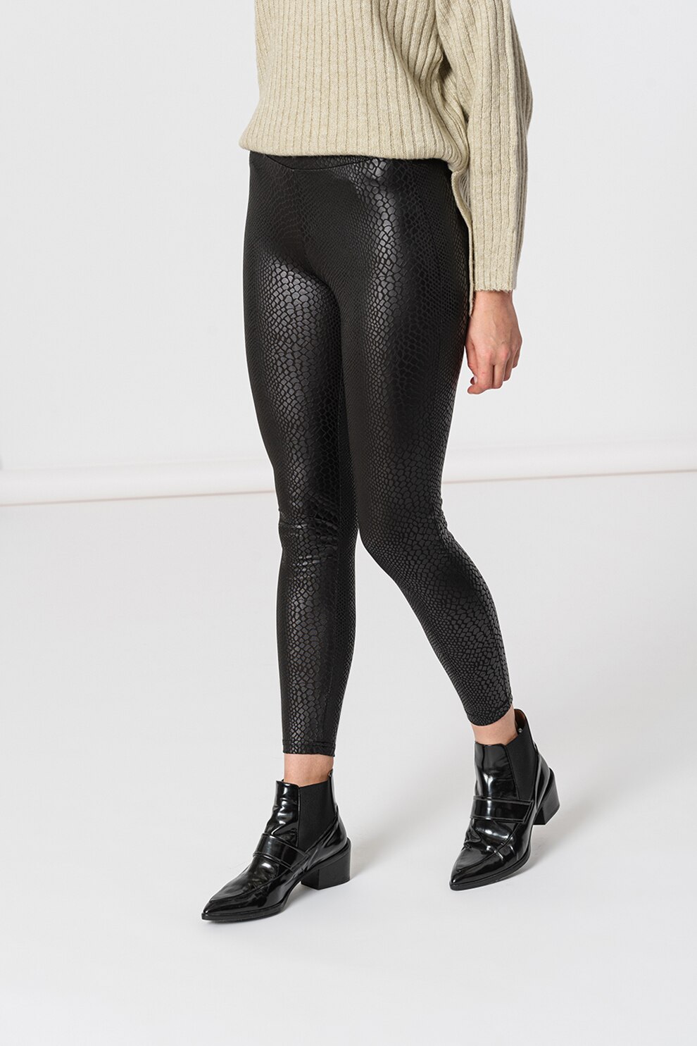 b.young, Colanti crop cu aspect de piele de crocodil Tabia, Negru