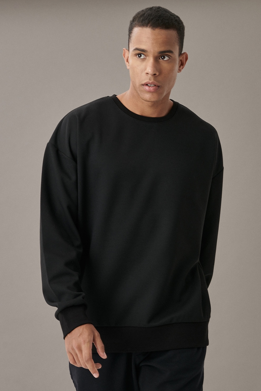 AC&Co, Bluza sport cu decolteu la baza gatului si maneci cazute, Negru