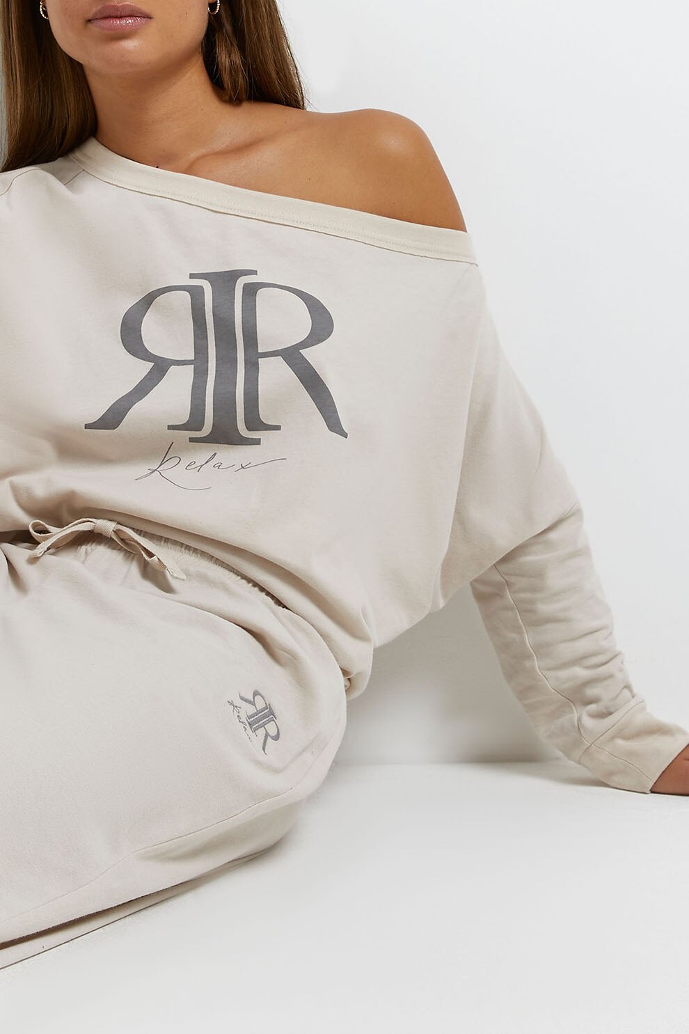 River Island, Bluza sport de bumbac cu imprimeu logo, Alb fildes/Gri
