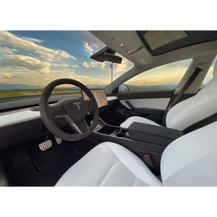 Voucher test drive Tesla S RAVEN Performance, in Bucuresti, Cluj, Brasov, Bistrita, pentru maxim 3 soferi, 90 de min, valabil pana la 12.11.2022