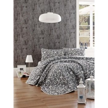 Set cuvertura matlasata 200x220 cm cu 2 fete perna 50x70 cm, Eponj Home, Merle - Black Set cuvertura matlasata 200x220 cm cu 2 fete perna 50x70 cm, Eponj Home, Merle - Black