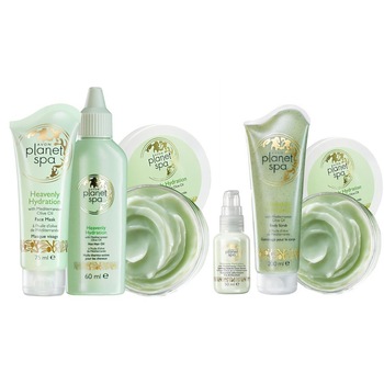 Set hidratant 6 produse Heavenly Hidration, Avon - Masca pentru par 200 ml, Ulei pentru par 60 ml, Masca pentru fata 75 ml, Crema de corp 200 ml, Exfoliant de corp 200 ml si Ser pentru decolteu 50 ml Set hidratant 6 produse Heavenly Hidration, Avon - Masca pentru par 200 ml, Ulei pentru par 60 ml, Masca pentru fata 75 ml, Crema de corp 200 ml, Exfoliant de corp 200 ml si Ser pentru decolteu 50 ml