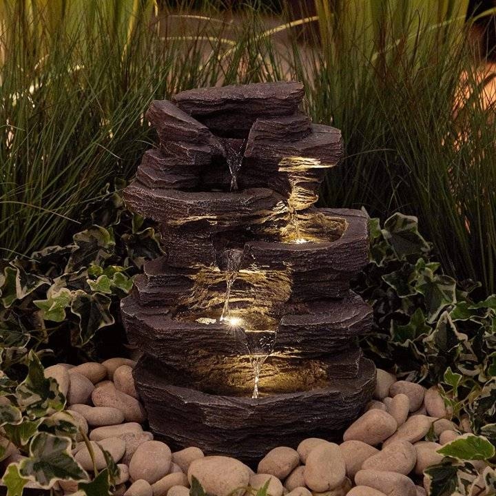 Fantana de apa pentru exterior VonHaus 2500599, cu 4 etaje, efect de roca, lumina LED, lungime cablu 10m, oprire automata, nu necesita instalatie