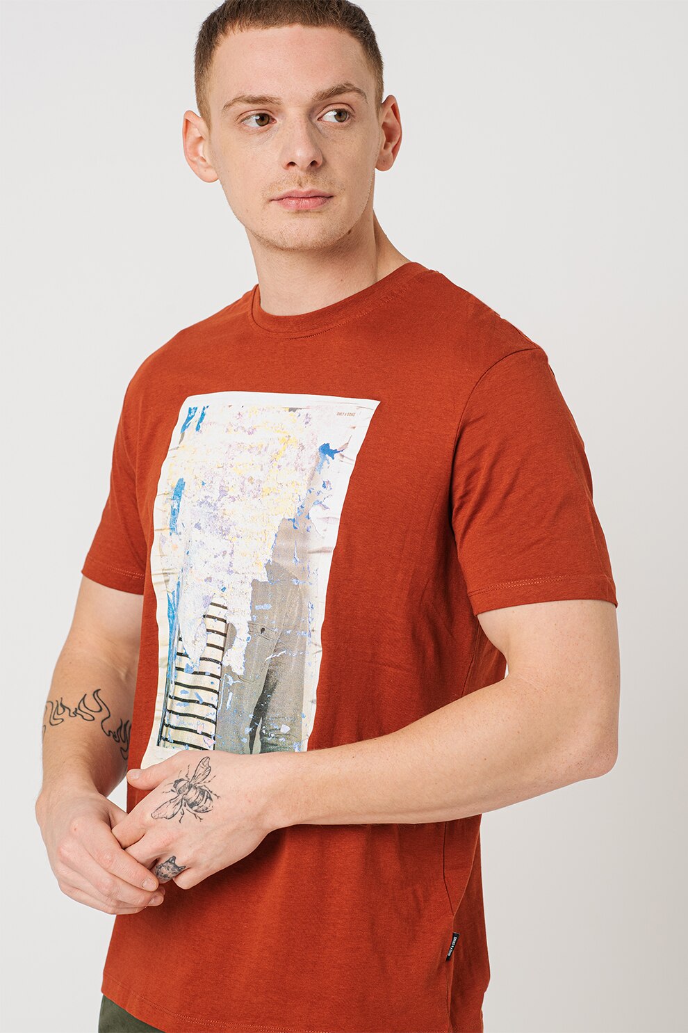 Only & Sons, Tricou regular fit cu imprimeu Cody, Oranj stins/Alb
