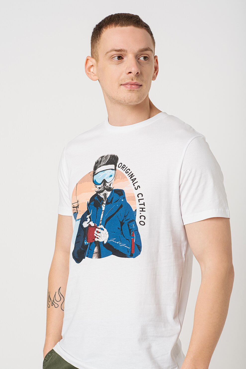Jack&Jones, Tricou cu decolteu la baza gatului si imprimeu grafic Phantom, Alb/Albastru/Oranj