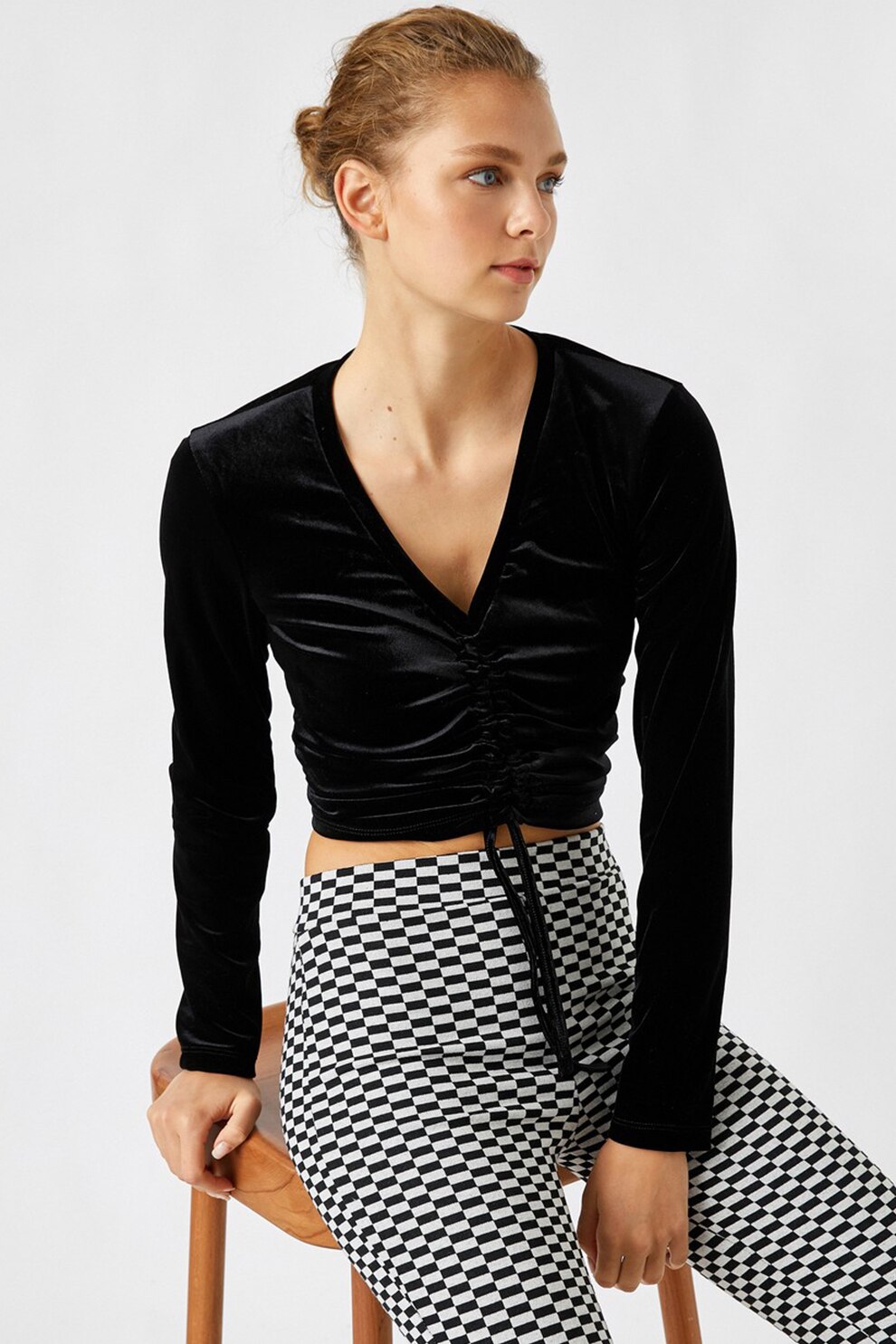 KOTON, Bluza cu decolteu in V si aspect catifelat, Negru