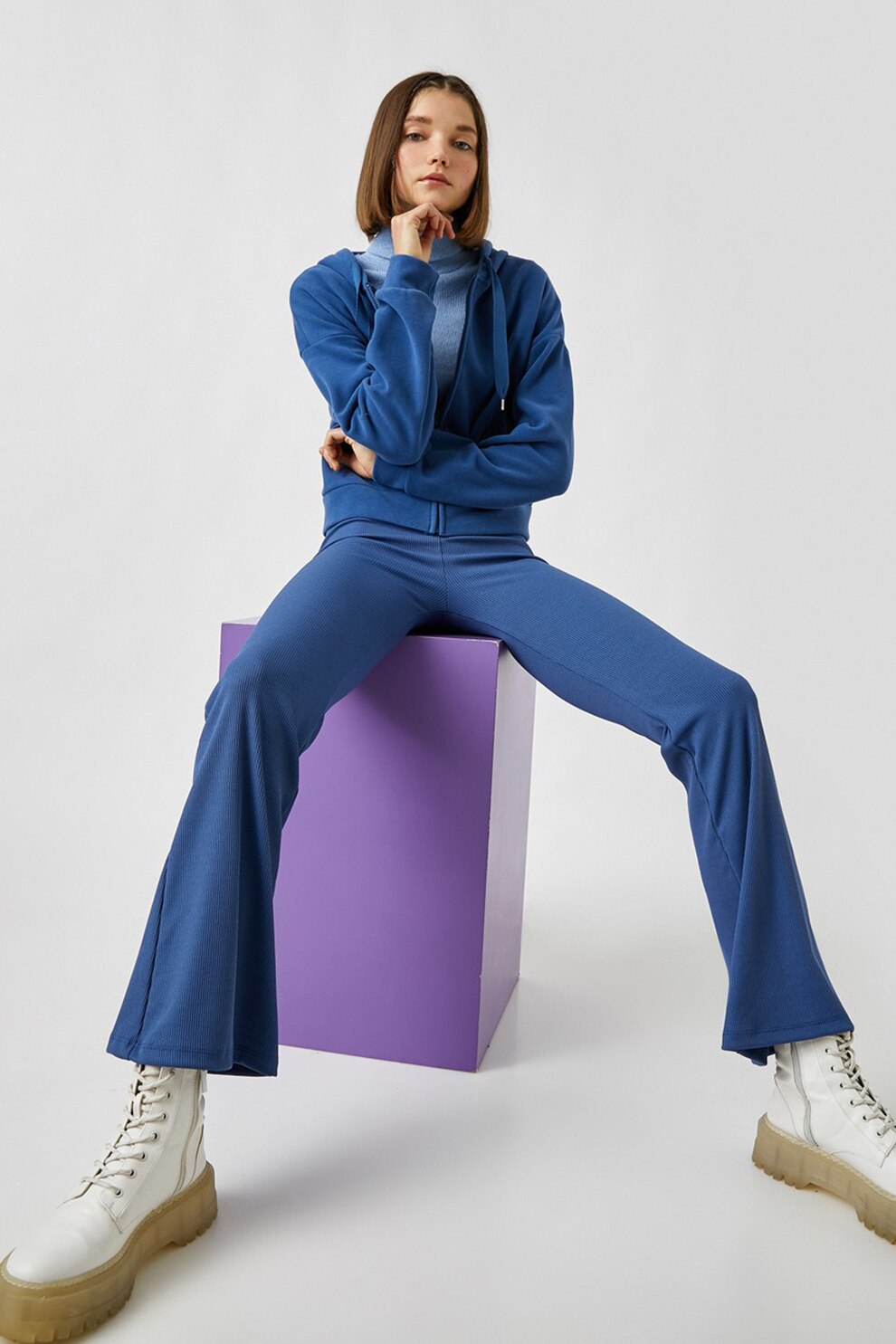 KOTON, Pantaloni bootcut cu talie inalta si aspect striat, Albastru inchis