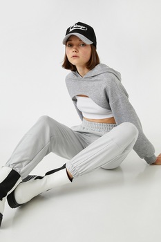 KOTON, Pantaloni sport conici cu buzunare oblice, Gri deschis KOTON, Pantaloni sport conici cu buzunare oblice, Gri deschis