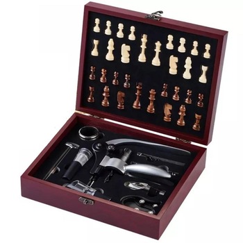 Set sah si accesorii vin Mindblower©, Caseta Deluxe, usor de depozitat, elegant, ideal pentru petreceri, inchidere simpla, prindere metalica Set sah si accesorii vin Mindblower©, Caseta Deluxe, usor de depozitat, elegant, ideal pentru petreceri, inchidere simpla, prindere metalica